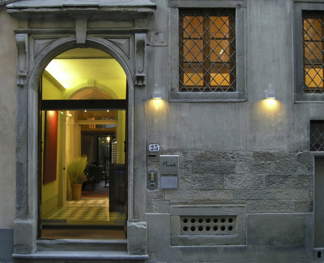 La facciata del palazzo in Via Ricasoli